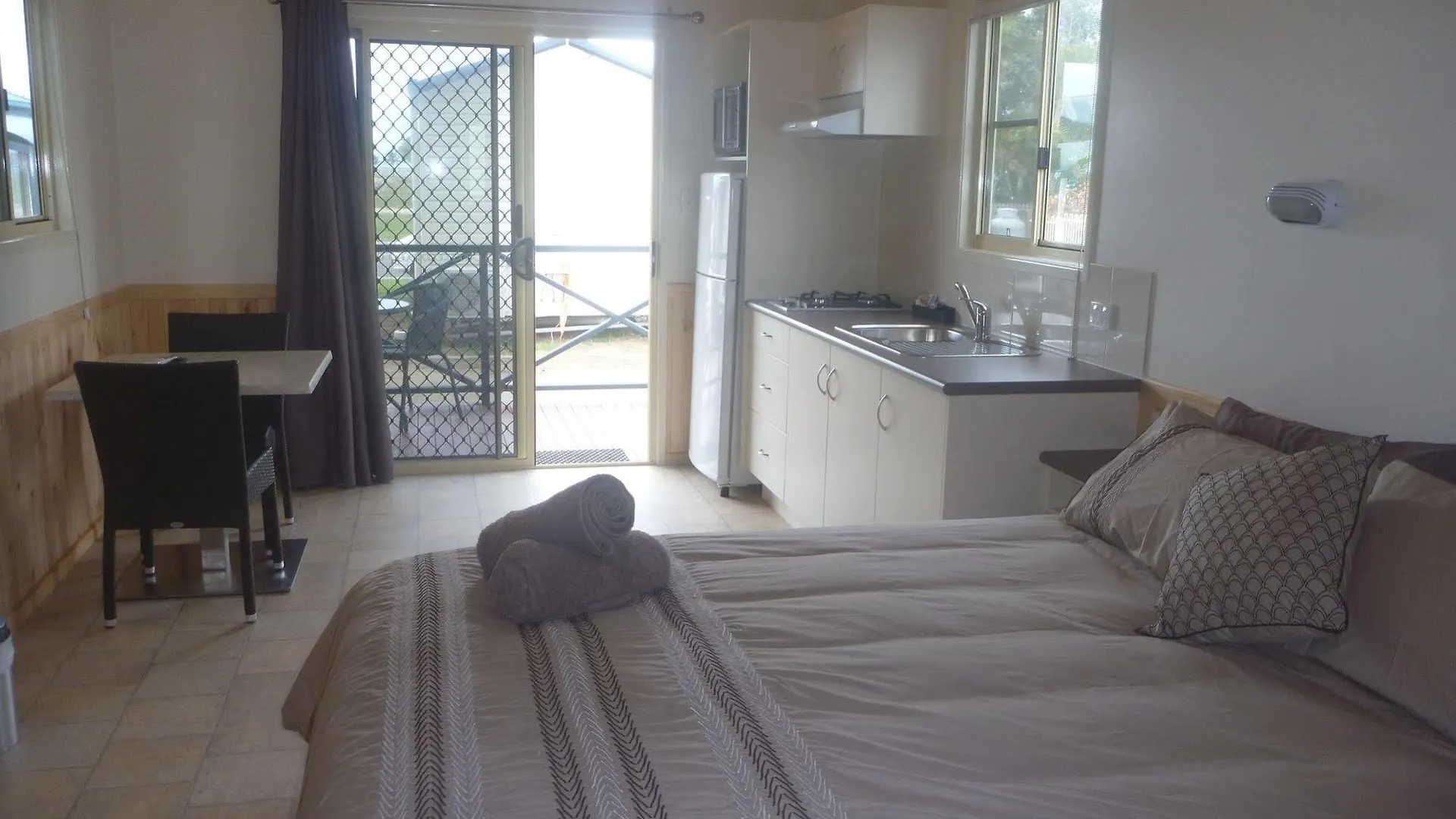 Hotel Harbour Lights Caravan Park