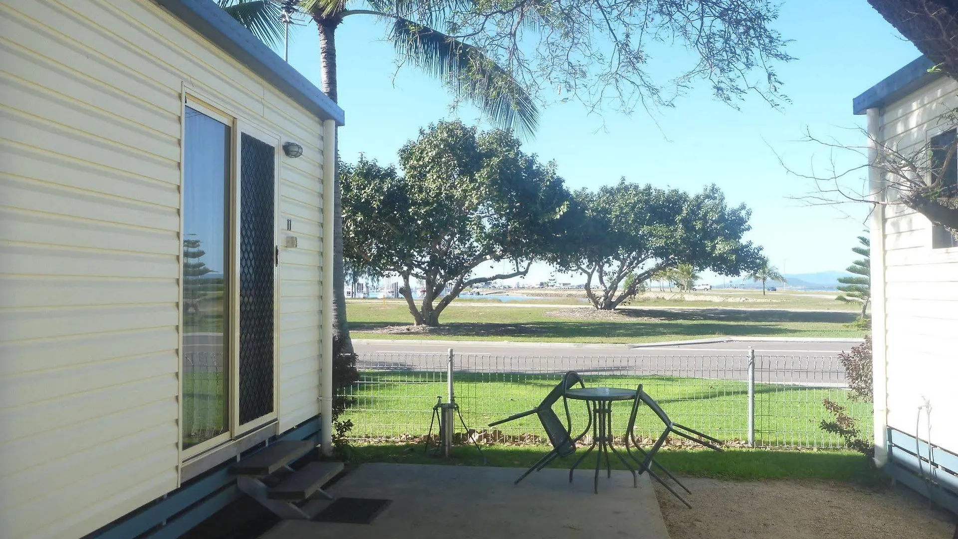 Harbour Lights Caravan Park Hotel Bowen
