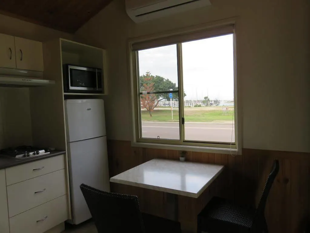 *** Hotel Harbour Lights Caravan Park Australia