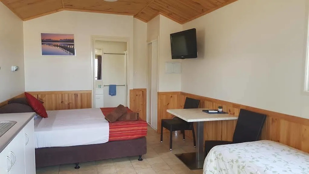 Harbour Lights Caravan Park Hotel